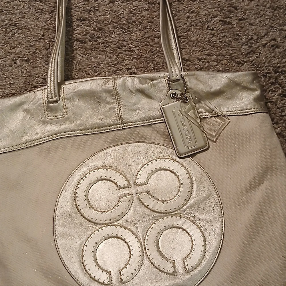 Coach Julia Perry Op Art Tote Ivory Shimmer Canvas Metallic Leather Bag EUC Rare - Picture 6 of 14